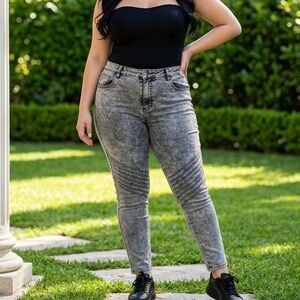 NWOT MONA Plus Size Gray Denim Jeans Moto Style - Size 22